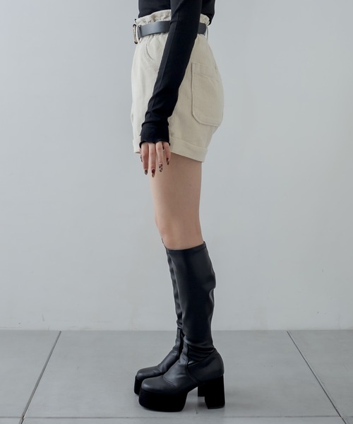 RASVOA(ラスボア)の「コーデュロイショートパンツ/ベルト付(その他パンツ・レディース・ブラック/オフホワイト/モカ・S/M)」の17枚目の写真
