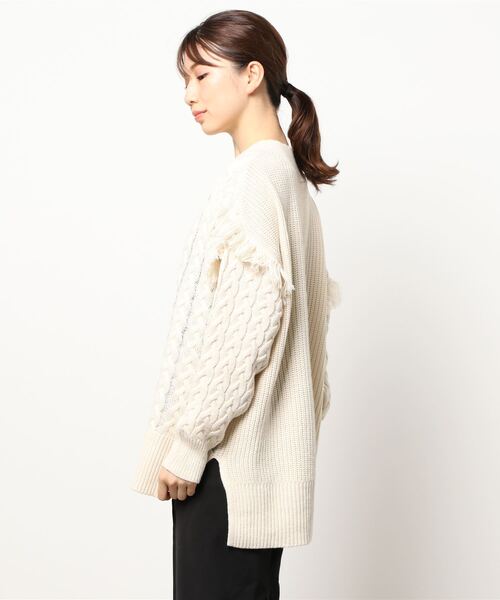 FLEUR DE KALINA（フレールドゥカリーナ）の「【FLEUR DE KALINA/ﾌﾚｰﾙ ﾄﾞｩ ｶﾘｰﾅ】 ｹｰﾌﾞﾙ切替ﾌﾘﾝｼﾞｱｰﾑﾆｯﾄﾌﾟﾙｵｰﾊﾞｰ（ニット/セーター・レディース・ホワイト/グリーン/ブラック・FREE）」の4枚目の写真