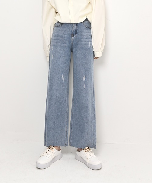 me+em select(ミームセレクト)の「ダメージデニムパンツ(デニムパンツ・レディース・ライトブルー/インディゴブルー・SMALL/MEDIUM/LARGE)」の2枚目の写真