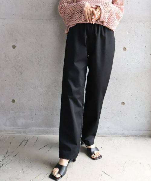 moment+（モーメントプラス）の「T/Cツイル ウエストゴムギャザー カラーイージーパンツ（その他パンツ・レディース・ブラック/レッド/オフホワイト/オレンジ/ブルー/グリーン/グレイッシュベージュ・M）」の3枚目の写真