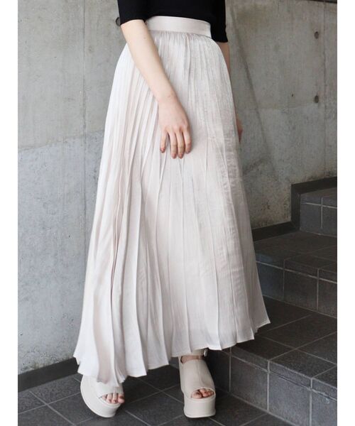 MURUA（ムルーア）の「シャイニープリーツスカート（スカート・レディース・アイボリー/ブラック/ブルー・FREE）」の2枚目の写真