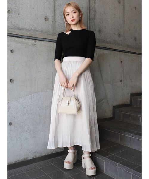 MURUA（ムルーア）の「シャイニープリーツスカート（スカート・レディース・アイボリー/ブラック/ブルー・FREE）」の6枚目の写真