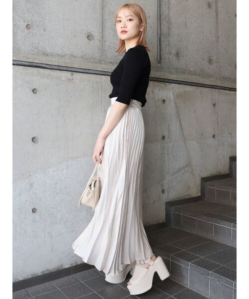 MURUA（ムルーア）の「シャイニープリーツスカート（スカート・レディース・アイボリー/ブラック/ブルー・FREE）」の7枚目の写真