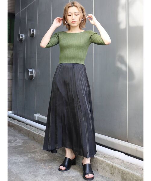 MURUA（ムルーア）の「シャイニープリーツスカート（スカート・レディース・アイボリー/ブラック/ブルー・FREE）」の5枚目の写真