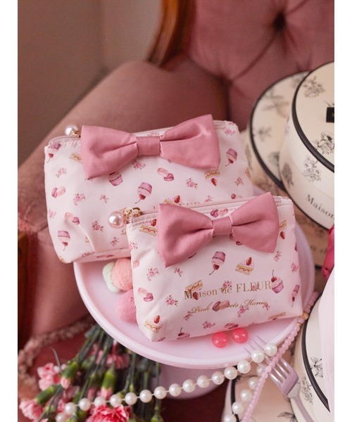 Maison de FLEUR（メゾンドフルール）の「Pink Sweets Maniaリボンタックポーチ（ポーチ・レディース・ピンク・FREE）」の5枚目の写真
