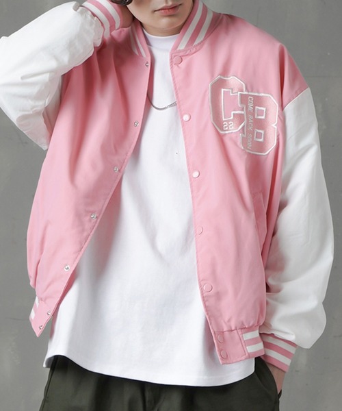 SPINNS（スピンズ）の「【ビッグシルエット】CBロゴリブライン ナイロンスタジアムジャケット（スタジャン・メンズ・グリーン/ピンク/ブラック/サックスブルー/イエロー・ONESIZE）」の5枚目の写真