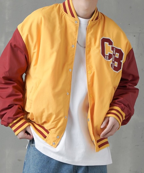 SPINNS（スピンズ）の「【ビッグシルエット】CBロゴリブライン ナイロンスタジアムジャケット（スタジャン・メンズ・グリーン/ピンク/ブラック/サックスブルー/イエロー・ONESIZE）」の4枚目の写真