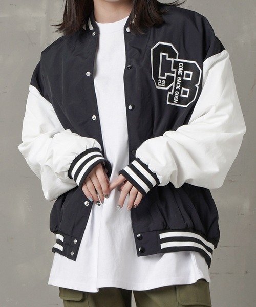 SPINNS（スピンズ）の「【ビッグシルエット】CBロゴリブライン ナイロンスタジアムジャケット（スタジャン・メンズ・グリーン/ピンク/ブラック/サックスブルー/イエロー・ONESIZE）」の22枚目の写真