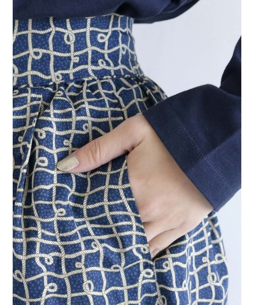 Te chichi(テチチ)の「リバティプリントギャザースカート(スカート・レディース・ネイビー/オフホワイト・SMALL/MEDIUM)」の16枚目の写真