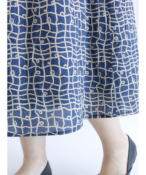 Te chichi(テチチ)の「リバティプリントギャザースカート(スカート・レディース・ネイビー/オフホワイト・SMALL/MEDIUM)」の11枚目の写真