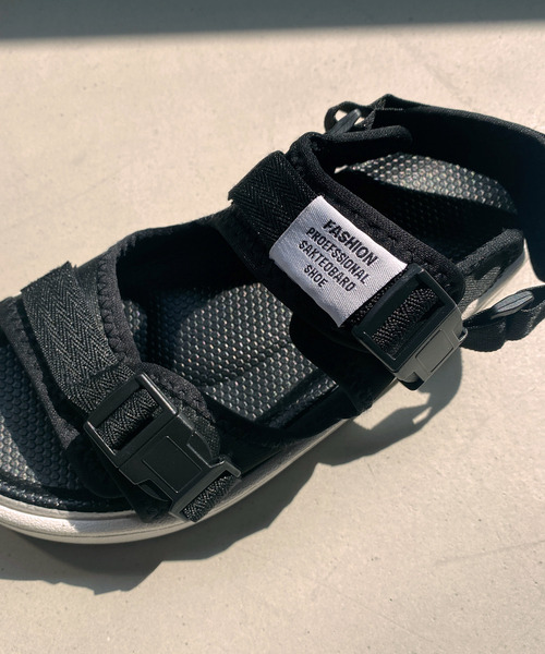 c.u.l（シーユーエル）の「【c.u.l】ユニセックス スポーツサンダル 2本ベルクロサンダル culs15（サンダル・レディース・ホワイト/ブラック/ブラック×グレー・40/37/39/38/42/44/43/36/41）」の9枚目の写真