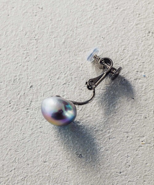 and cloud(アンドクラウド)の「Pearl Earring / Single(イヤリング・レディース・ブラック/シルバー・FREE)」の8枚目の写真