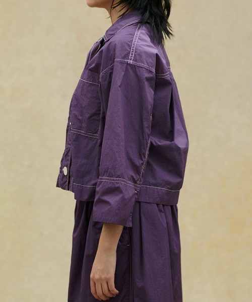 NANO universe（ナノユニバース）の「LB.02/ガーメントダイナイロンショートシャツジャケット（ナイロンジャケット・レディース・パープル/ライトカーキ・Ⅰ/Ⅱ）」の12枚目の写真