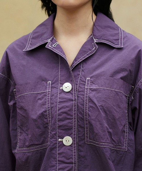 NANO universe（ナノユニバース）の「LB.02/ガーメントダイナイロンショートシャツジャケット（ナイロンジャケット・レディース・パープル/ライトカーキ・Ⅰ/Ⅱ）」の15枚目の写真