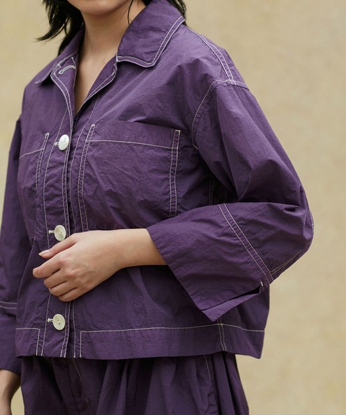 NANO universe（ナノユニバース）の「LB.02/ガーメントダイナイロンショートシャツジャケット（ナイロンジャケット・レディース・パープル/ライトカーキ・Ⅰ/Ⅱ）」の16枚目の写真