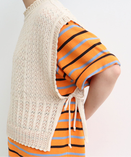 AMBIDEX(アンビデックス)の「透かし編みショートリボンベスト(ベスト・レディース・レッド/ネイビー/キナリ・FREE)」の11枚目の写真