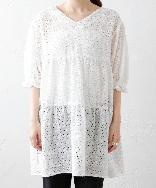 PUAL CE CIN（ピュアルセシン）の「【WEB限定】カットワーク刺繍ティアードチュニックブラウス（シャツ/ブラウス・レディース・ホワイト・FREE）」の6枚目の写真