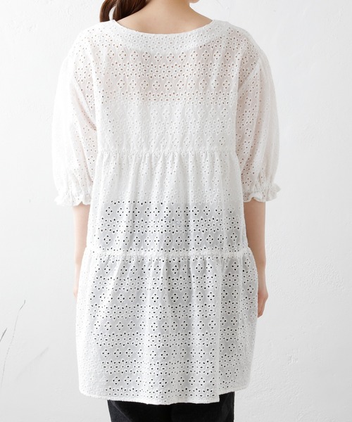 PUAL CE CIN（ピュアルセシン）の「【WEB限定】カットワーク刺繍ティアードチュニックブラウス（シャツ/ブラウス・レディース・ホワイト・FREE）」の8枚目の写真