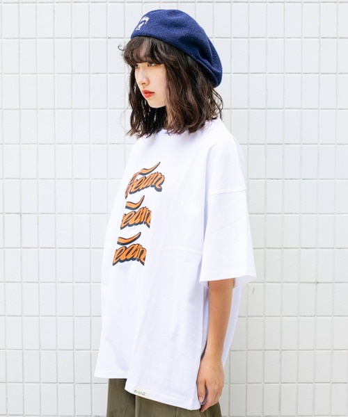 BROKEN BASE(ブロークンベース)の「ムービンググラフィックTシャツ(Tシャツ/カットソー・メンズ・ホワイト/ブラック・MEDIUM/LARGE)」の5枚目の写真