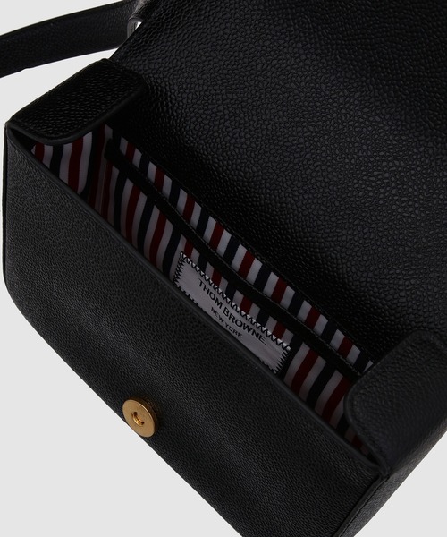 THOM BROWNE(トムブラウン)の「MINI SQUARED SADDLE BAG IN PEBBLE GRAIN LEATHER(ショルダーバッグ・レディース・ブラック・ONE SIZE)」の7枚目の写真