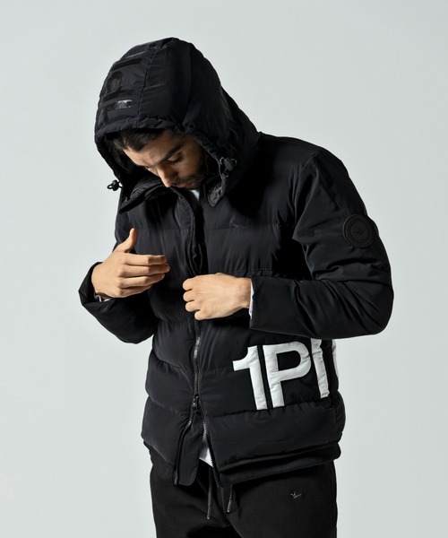 1piu1uguale3 RELAX（ウノピュウノウグァーレトレリラックス）の「1PIU1UGUALE3 RELAX/ウノピゥ ウノ ウグァーレ トレ リラックス/ 別注ロゴ中綿ブルゾン（ブルゾン・メンズ・ブラック・MEDIUM/LARGE/X-LARGE/XX-LARGE）」の9枚目の写真