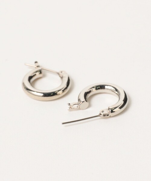 Ray BEAMS（レイビームス）の「ミニ フープ ピアス 15mm（ピアス（両耳用）・レディース・ブラック/シルバー/ゴールド・ONE SIZE）」の5枚目の写真