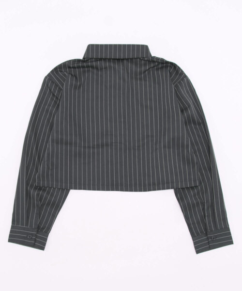 ANAP(アナップ)の「クロップドピンストライプシャツ(シャツ/ブラウス・レディース・ダークグレー/ベージュ・FREE)」の3枚目の写真