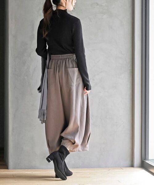 rps（アールピーエス）の「ツイル起毛ボリュームタックパンツ（その他パンツ・レディース・チャコールグレー/グレイッシュベージュ/ブラック/カーキ/モカ・フリー）」の16枚目の写真