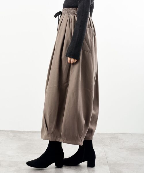 rps（アールピーエス）の「ツイル起毛ボリュームタックパンツ（その他パンツ・レディース・チャコールグレー/グレイッシュベージュ/ブラック/カーキ/モカ・フリー）」の7枚目の写真