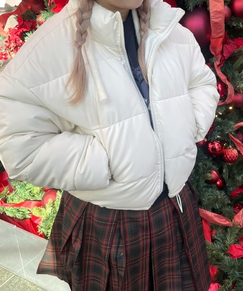 LAC-VERT(ラック・ヴェール)の「【選べる素材】新素材登場!コーデュロイ/合皮ダウン(ダウンジャケット/コート・レディース・ブラック/ブルー/ブラウン/ピンク/ホワイト/イエロー/パープル/アイボリー/ライトピンク/ライトイエロー/ライトブルー/ホワイト系その他/ブラック系その他/シルバー・S/M)」の4枚目の写真