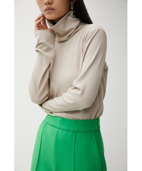 AZUL by moussy（アズールバイマウジー）の「BASIC RIB TURTLE NECK TOPS/ベーシックリブタートルネックトップス（Tシャツ/カットソー・レディース・グレイッシュベージュ/オレンジ/ダークブルー/ブラック・MEDIUM/SMALL）」の2枚目の写真