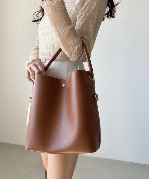 H.Warren（エイチウォーレン）の「ポーチ付2WAYワンハンドルショルダー&ハンドバッグ（ショルダーバッグ・レディース・ライトブラウン/ブラック/アイボリー/キャメル・FREE）」の4枚目の写真