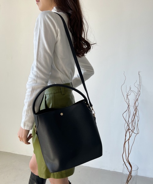 H.Warren（エイチウォーレン）の「ポーチ付2WAYワンハンドルショルダー&ハンドバッグ（ショルダーバッグ・レディース・ライトブラウン/ブラック/アイボリー/キャメル・FREE）」の16枚目の写真