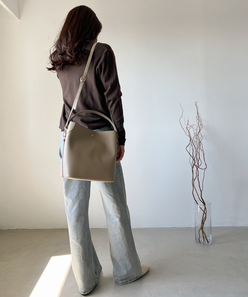 H.Warren（エイチウォーレン）の「ポーチ付2WAYワンハンドルショルダー&ハンドバッグ（ショルダーバッグ・レディース・ライトブラウン/ブラック/アイボリー/キャメル・FREE）」の6枚目の写真