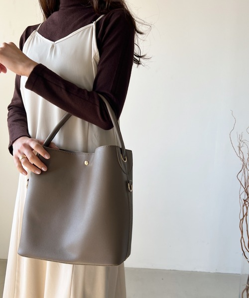 H.Warren（エイチウォーレン）の「ポーチ付2WAYワンハンドルショルダー&ハンドバッグ（ショルダーバッグ・レディース・ライトブラウン/ブラック/アイボリー/キャメル・FREE）」の21枚目の写真