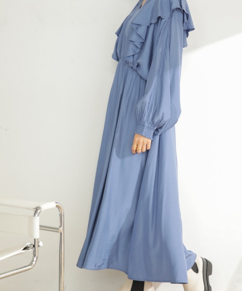 ROSE BUD（ローズバッド）の「Vネックフリルワンピース（ワンピース・レディース・ブルー/グリーン/ブラック・SMALL/MEDIUM）」の7枚目の写真