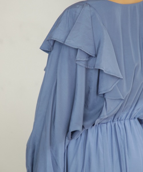 ROSE BUD（ローズバッド）の「Vネックフリルワンピース（ワンピース・レディース・ブルー/グリーン/ブラック・SMALL/MEDIUM）」の15枚目の写真