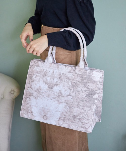 tocco closet(トッコ クローゼット)の「ゴブランプリントキャンバスバック(ハンドバッグ・レディース・ベージュ/ブラック/ピンク系その他・FREE)」の3枚目の写真