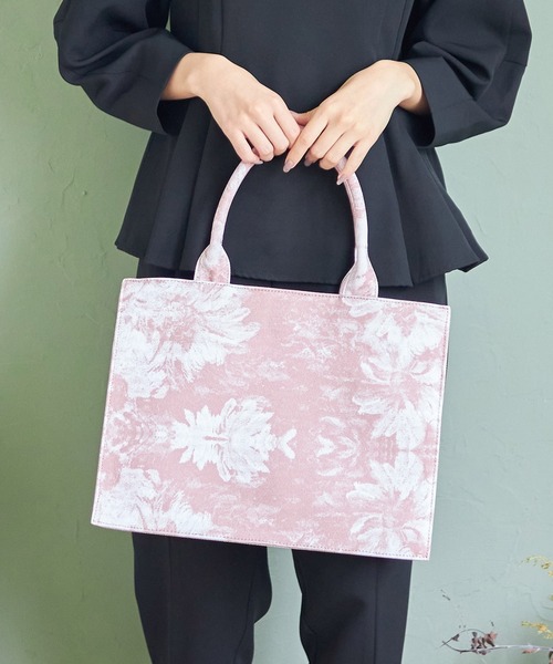 tocco closet(トッコ クローゼット)の「ゴブランプリントキャンバスバック(ハンドバッグ・レディース・ベージュ/ブラック/ピンク系その他・FREE)」の1枚目の写真