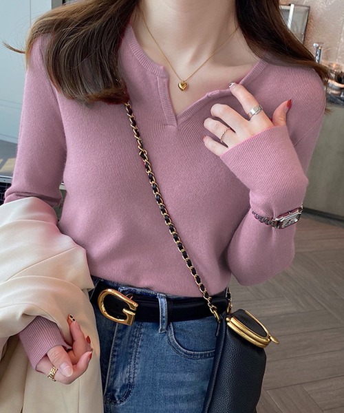 Ulysses（ユリシス）の「キーネックニットトップス（ニット/セーター・レディース・ブルー/ブラック/アイボリー/ホワイト/ピンク/ベージュ/オレンジ/ダークグレー/ライトグレー/キャメル/ピンクベージュ/ブラウン/パープル/グリーン・F）」の10枚目の写真