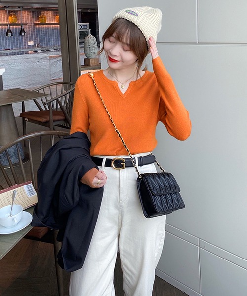 Ulysses（ユリシス）の「キーネックニットトップス（ニット/セーター・レディース・ブルー/ブラック/アイボリー/ホワイト/ピンク/ベージュ/オレンジ/ダークグレー/ライトグレー/キャメル/ピンクベージュ/ブラウン/パープル/グリーン・F）」の19枚目の写真