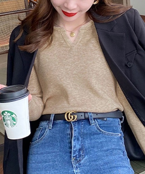 Ulysses（ユリシス）の「キーネックニットトップス（ニット/セーター・レディース・ブルー/ブラック/アイボリー/ホワイト/ピンク/ベージュ/オレンジ/ダークグレー/ライトグレー/キャメル/ピンクベージュ/ブラウン/パープル/グリーン・F）」の15枚目の写真