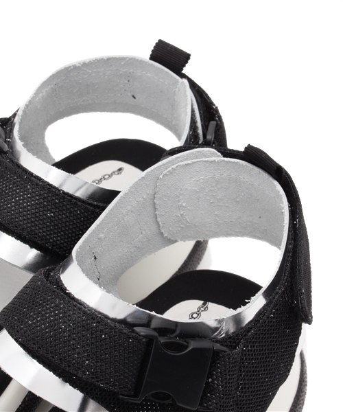 Jeffrey Campbell（ジェフリーキャンベル）の「(JEFFREY CAMPBELL FOR ROSE BUD) サイドスタッズ コンフォート サンダル（サンダル・レディース・ホワイト/シルバー×ブラック・38/36/39/37）」の8枚目の写真