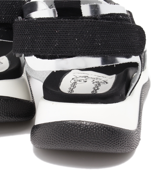 Jeffrey Campbell（ジェフリーキャンベル）の「(JEFFREY CAMPBELL FOR ROSE BUD) サイドスタッズ コンフォート サンダル（サンダル・レディース・ホワイト/シルバー×ブラック・38/36/39/37）」の7枚目の写真