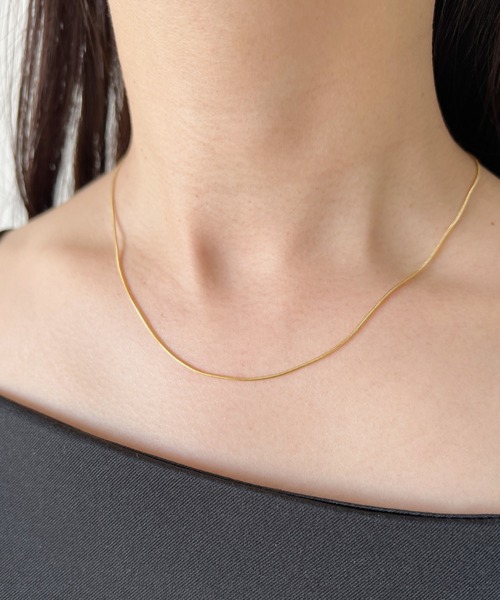 iso（イソ）の「【ステンレス】１mmスネークチェーンネックレス（ネックレス・レディース・シルバー/ゴールド・FREE）」の6枚目の写真