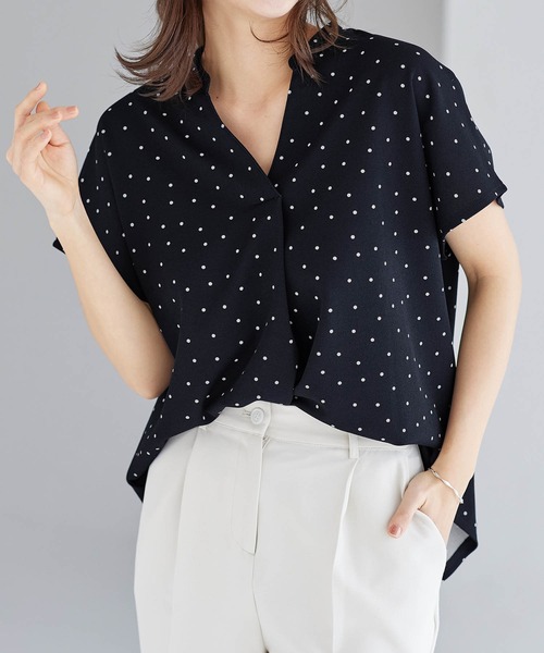 alotta(アロッタ)の「サラリとした素材感×ゆるっと上品 スキッパー衿Tシャツブラウス【Sサイズ展開あり】(シャツ/ブラウス・レディース・ネイビー/ブルー系その他/ライトブルー/レッド系その他/ミント/ホワイト/ブラック/レッド/ベージュ/ホワイト系その他/ライトグリーン/ライトピンク/ブラウン/ドット/ブルーグリーン/ホワイト系その他2・SMALL/XX-LARGE/MEDIUM/XXX-LARGE/XXXX-LARGE/X-LARGE/LARGE)」の16枚目の写真