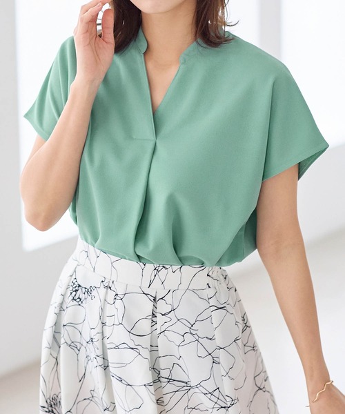 alotta(アロッタ)の「サラリとした素材感×ゆるっと上品 スキッパー衿Tシャツブラウス【Sサイズ展開あり】(シャツ/ブラウス・レディース・ネイビー/ブルー系その他/ライトブルー/レッド系その他/ミント/ホワイト/ブラック/レッド/ベージュ/ホワイト系その他/ライトグリーン/ライトピンク/ブラウン/ドット/ブルーグリーン/ホワイト系その他2・SMALL/XX-LARGE/MEDIUM/XXX-LARGE/XXXX-LARGE/X-LARGE/LARGE)」の12枚目の写真