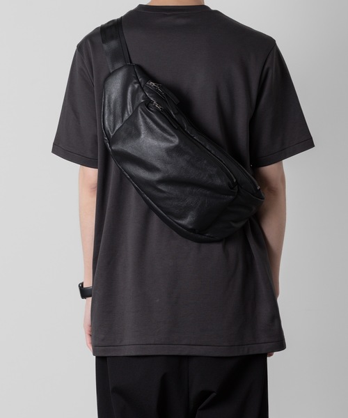 ATTACHMENT（アタッチメント）の「【 直営店・ZOZOTOWN限定 】シンセティックレザー ウエストバッグ / SYNTHETIC LEATHER WAIST BAG（ボディバッグ/ウエストポーチ・メンズ・ブラック・ONE SIZE）」の7枚目の写真