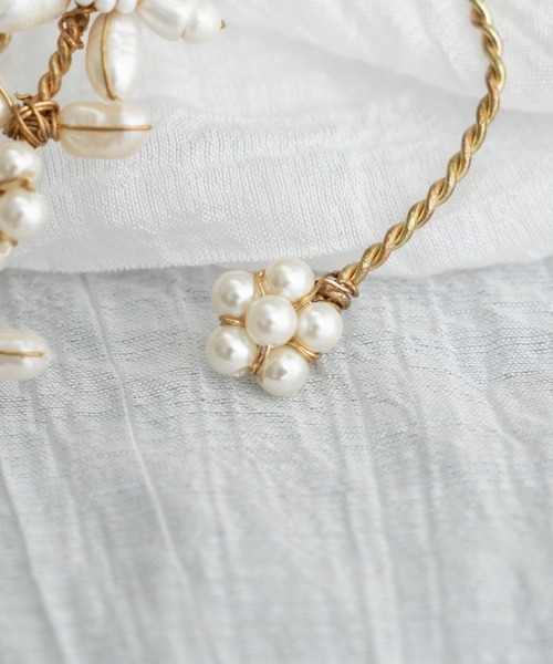 CIAOPANIC TYPY（チャオパニックティピー）の「【Aguni】フラワーモチーフイヤーカフ（イヤーカフ・レディース・ホワイト・ONE SIZE）」の5枚目の写真