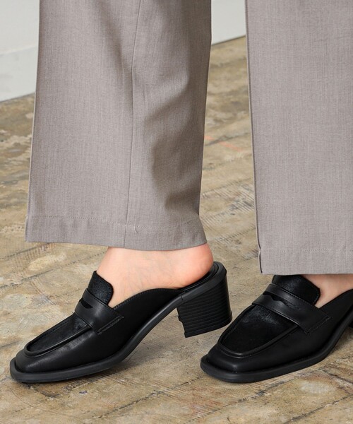 Ray BEAMS（レイビームス）の「Ray BEAMS / ペニー ローファー ミュール（その他シューズ・レディース・クリーム/ブラック・23.0cm/23.5cm/24.0cm/24.5cm/25.0cm）」の2枚目の写真